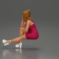 Diorama Modellbau Produktfoto 5: Diorama Figur: Diorama-Miniatur sitzende Frau im rosa Kleid, Hand an Wange, Plateauschuhe (Ref Nr. A131)