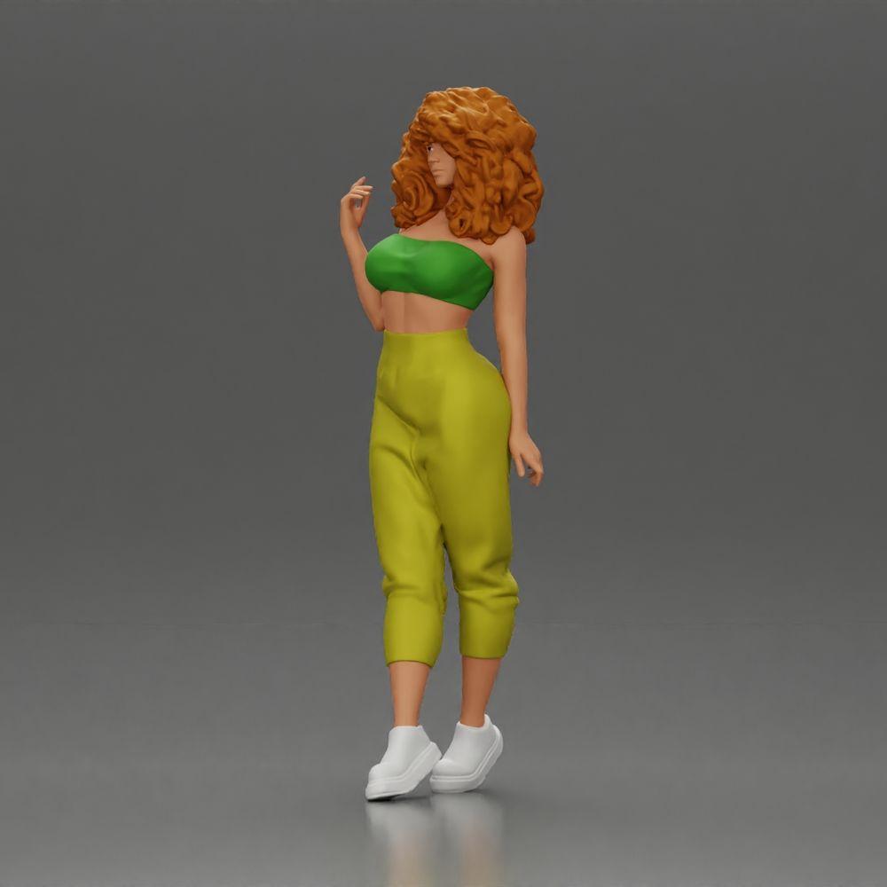 Diorama Modellbau Produktfoto 5: Miniaturfigur: Stehende Frau mit lockigem Haar in grünem Outfit, posierend (Ref Nr. A130)