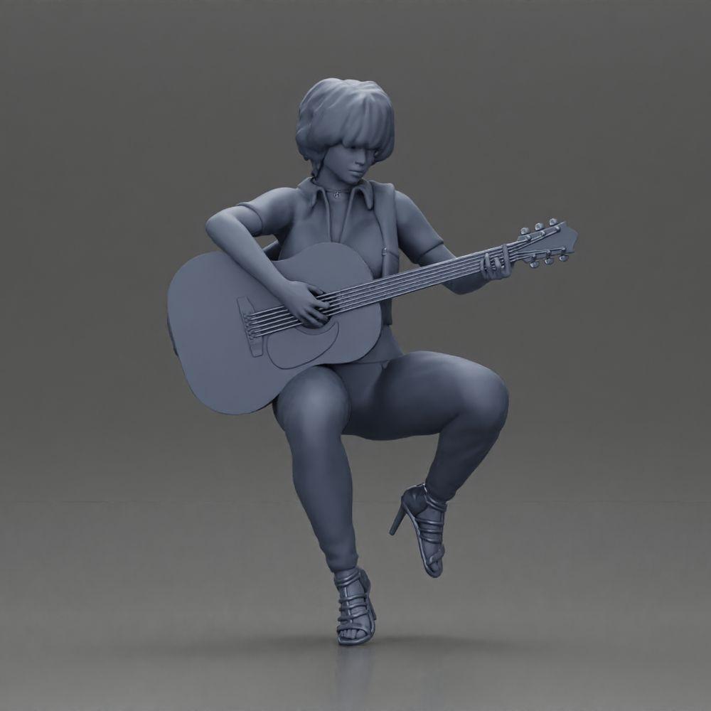 Diorama Modellbau Produktfoto 6: Miniatur: Frau mit Kurzhaar spielt akustische Gitarre Halskette, Riemchensandalen (Ref Nr. A128)