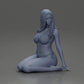 Diorama Modellbau Produktfoto 6: Kniende Miniaturfigur Frau im Bikini, sitzend auf flacher Basis - Strand-Diorama (Ref Nr. A83)