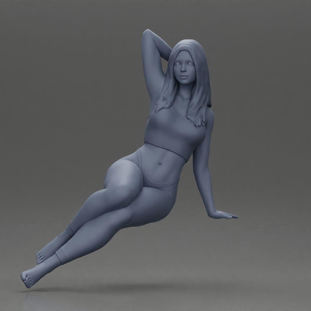 Diorama Modellbau Produktfoto 6: Miniaturfigur: Frau in Leggings, seitlich auf Sofa sitzend, Arm hinter dem Kopf (Ref Nr. A68)