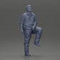 Diorama Modellbau Produktfoto 6: Miniaturfigur: beleibter asiatischer Mann, aufblickend, in Hemd, Fuß auf Stufe (Ref Nr. A101)