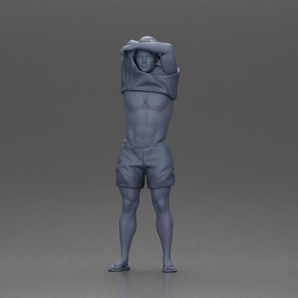 Diorama Modellbau Produktfoto 6: Stehende Miniatur: muskulöser Mann in Shorts zieht T-Shirt über den Kopf (Ref Nr. A90)