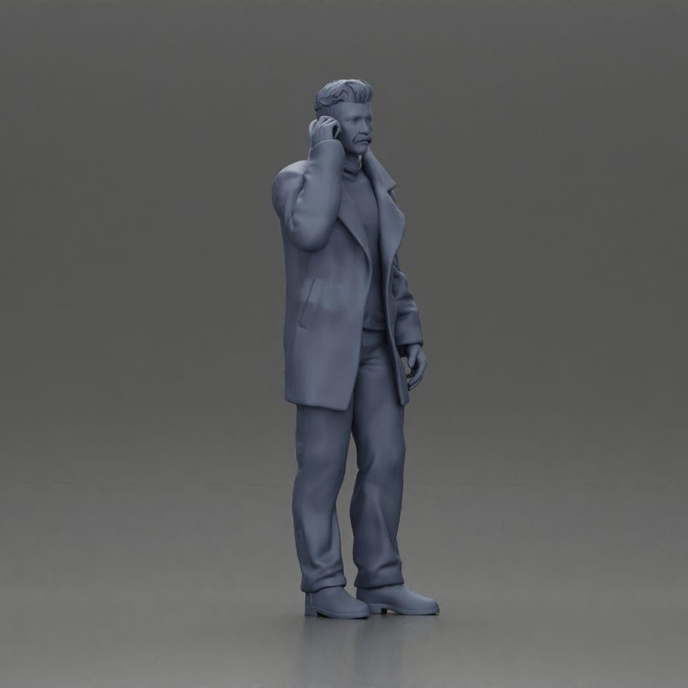 Diorama Modellbau Produktfoto 7: Dioramafigur - türkischer Mann im Mantel mit Rollkragenpullover, telefonierend (Ref Nr. A78)