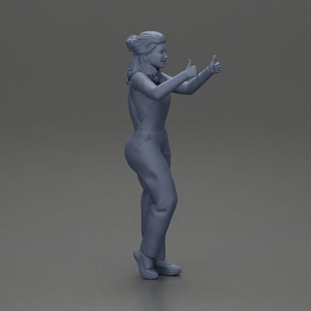 Diorama Modellbau Produktfoto 7: Stehendes, lächelndes Mädchen in Latzhose, beide Daumen hoch - Diorama-Figur (Ref Nr. A82)