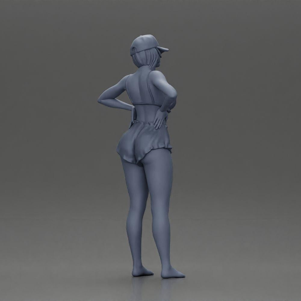 Diorama Modellbau Produktfoto 8: Diorama Figur: Stehende Miniaturfigur im Sommerlook mit Kappe, Shorts, barfuß am Strand (Ref Nr. A108)