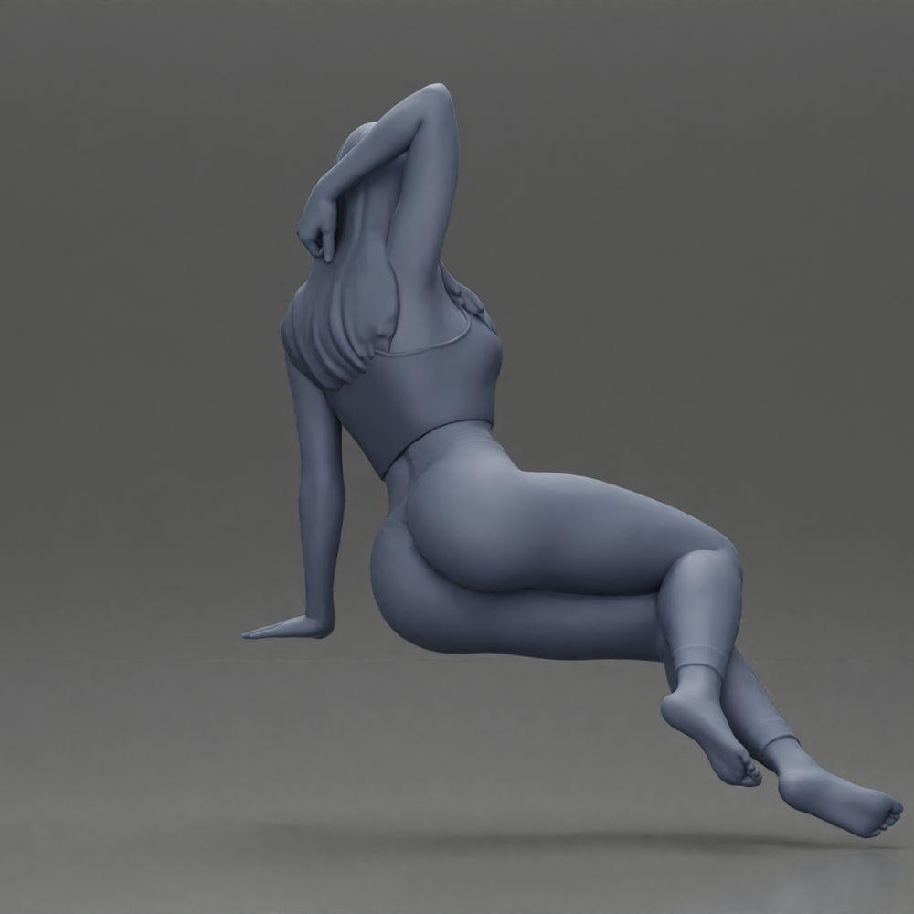 Diorama Modellbau Produktfoto 8: Miniaturfigur: Frau in Leggings, seitlich auf Sofa sitzend, Arm hinter dem Kopf (Ref Nr. A68)