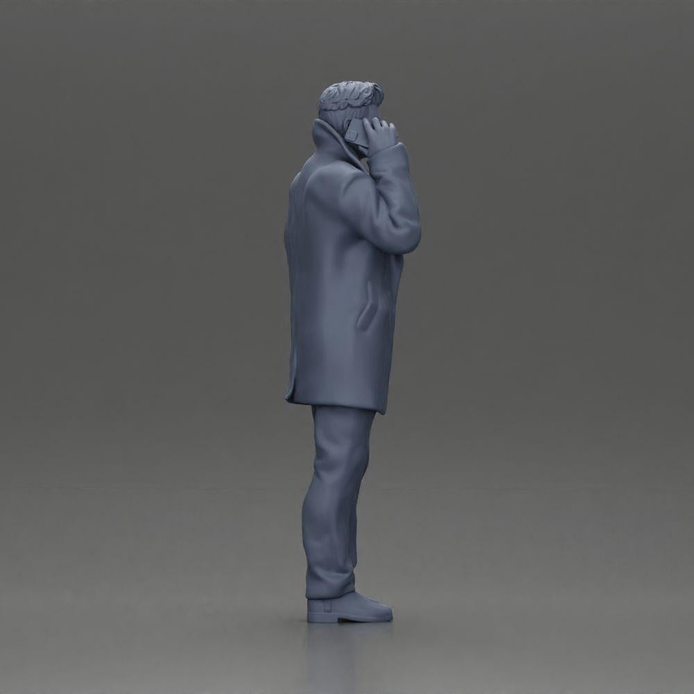 Diorama Modellbau Produktfoto 8: Dioramafigur - türkischer Mann im Mantel mit Rollkragenpullover, telefonierend (Ref Nr. A78)