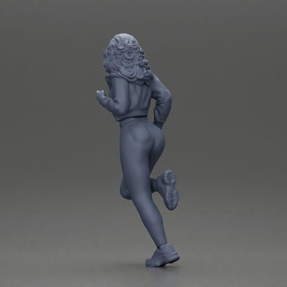 Diorama Modellbau Produktfoto 9: Diorama-Miniaturfigur: Laufendes Mädchen mit langen Haaren in Jacke (Ref Nr. A96)