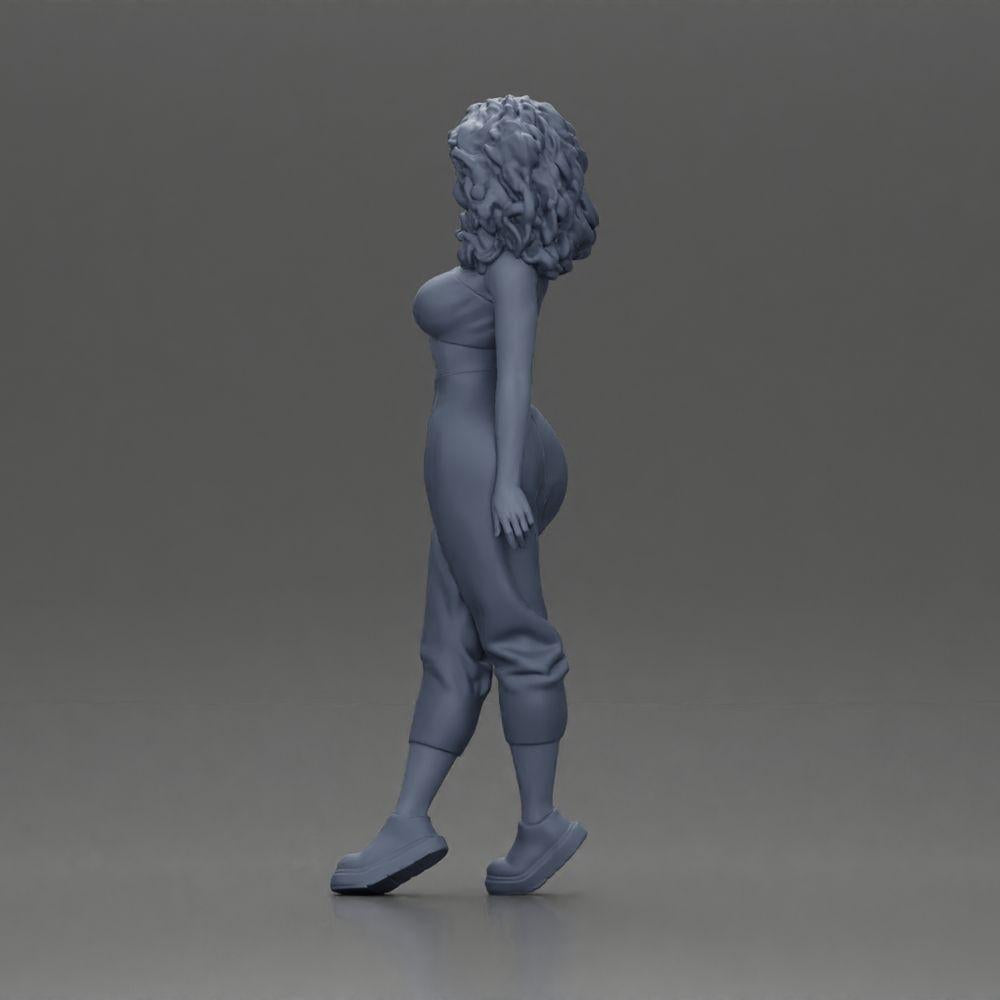 Diorama Modellbau Produktfoto 10: Miniaturfigur: Stehende Frau mit lockigem Haar in grünem Outfit, posierend (Ref Nr. A130)