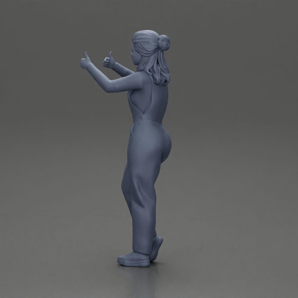 Diorama Modellbau Produktfoto 10: Stehendes, lächelndes Mädchen in Latzhose, beide Daumen hoch - Diorama-Figur (Ref Nr. A82)