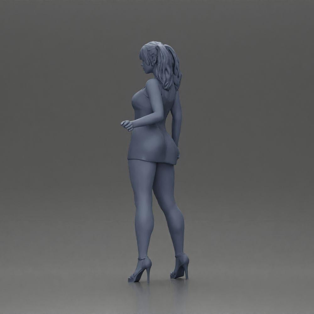 Diorama Modellbau Produktfoto 10: Diorama Figur: Weibliche Miniaturfigur stehend in kurzem Kleid mit Zöpfen und Sandalen (Ref Nr. A123)