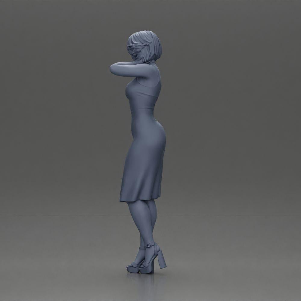 Diorama Modellbau Produktfoto 10: Weibliche Diorama-Figur im Mini-Kleid, kurzes Haar, Hand am Hals, Halskette (Ref Nr. A99)