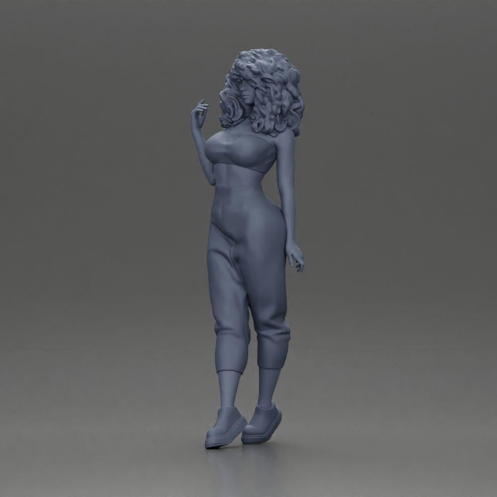 Diorama Modellbau Produktfoto 11: Miniaturfigur: Stehende Frau mit lockigem Haar in grünem Outfit, posierend (Ref Nr. A130)