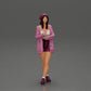Diorama Modellbau Produktfoto 12: Weibliche Diorama-Figur in offener Strickjacke und kurzen Hosen mit Regenschirm (Ref Nr. A92)
