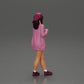 Diorama Modellbau Produktfoto 13: Weibliche Diorama-Figur in offener Strickjacke und kurzen Hosen mit Regenschirm (Ref Nr. A92)