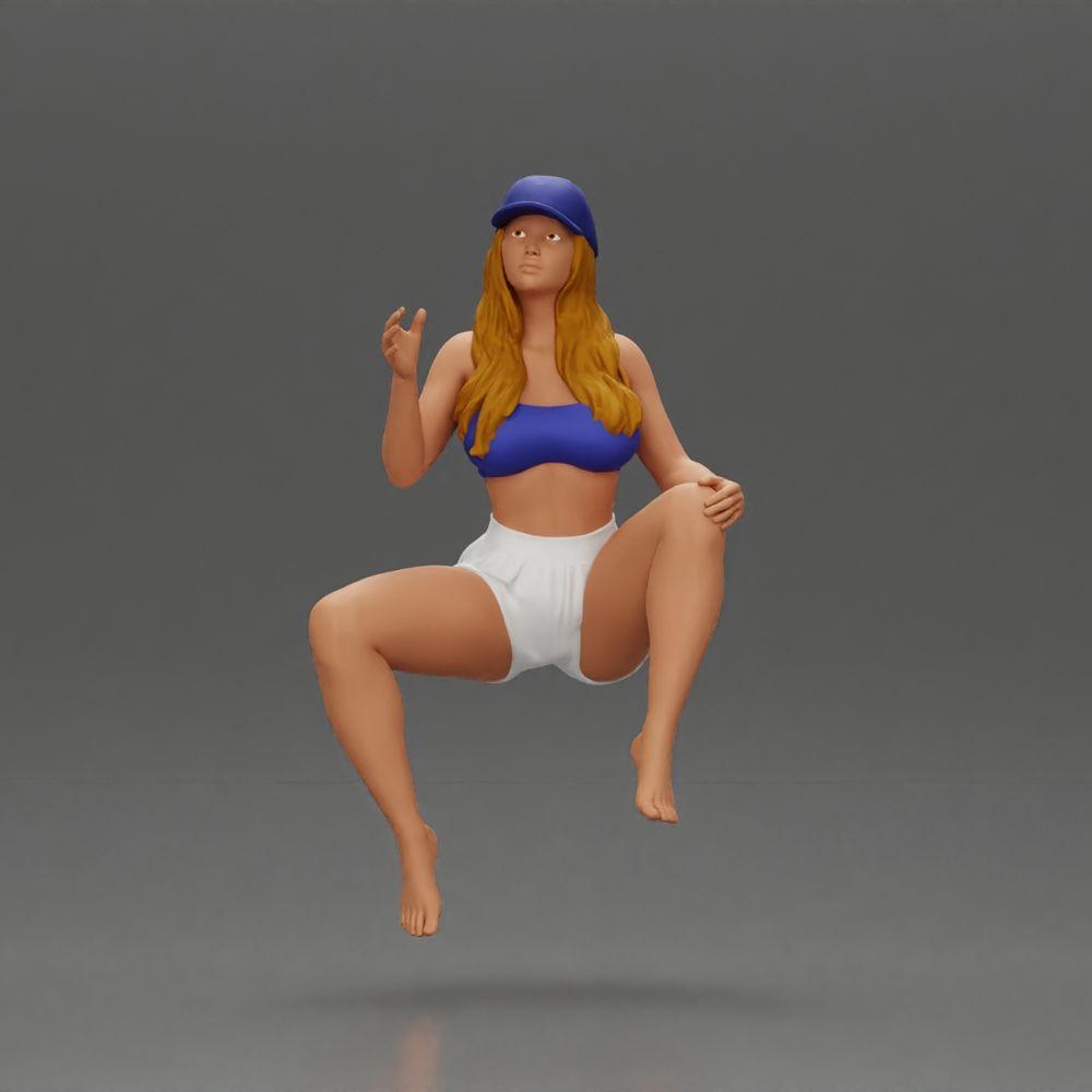 Diorama Modellbau Produktfoto 5: Diorama Figur: Sitzende weibliche Miniatur, blaues Top & Shorts, Kappe, barfuß - entspannte Pose (Ref Nr. A133)
