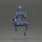 Diorama Modellbau Produktfoto 8: Diorama Figur: Sitzende weibliche Miniatur, blaues Top & Shorts, Kappe, barfuß - entspannte Pose (Ref Nr. A133)