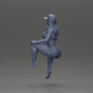 Diorama Modellbau Produktfoto 9: Diorama Figur: Sitzende weibliche Miniatur, blaues Top & Shorts, Kappe, barfuß - entspannte Pose (Ref Nr. A133)