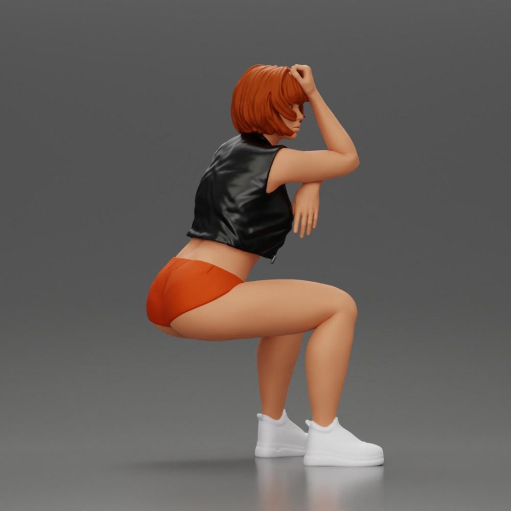 Diorama Modellbau Produktfoto 1: Sitzende Miniaturfigur: Frau mit kurzer Lederjacke, Top, Shorts und Sneakers (Ref Nr. A61)