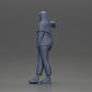 Diorama Modellbau Produktfoto 10: Diorama-Figur Frau mit Kopftuch und Jacke, am Auto lehnend, Arm ausgestreckt (Ref Nr. A59)