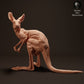 Produktfoto Tierfigur Animal Den Miniatures 0: Wildtier Tierfigur: Junges Rotes Riesenkänguru (23_04_05)