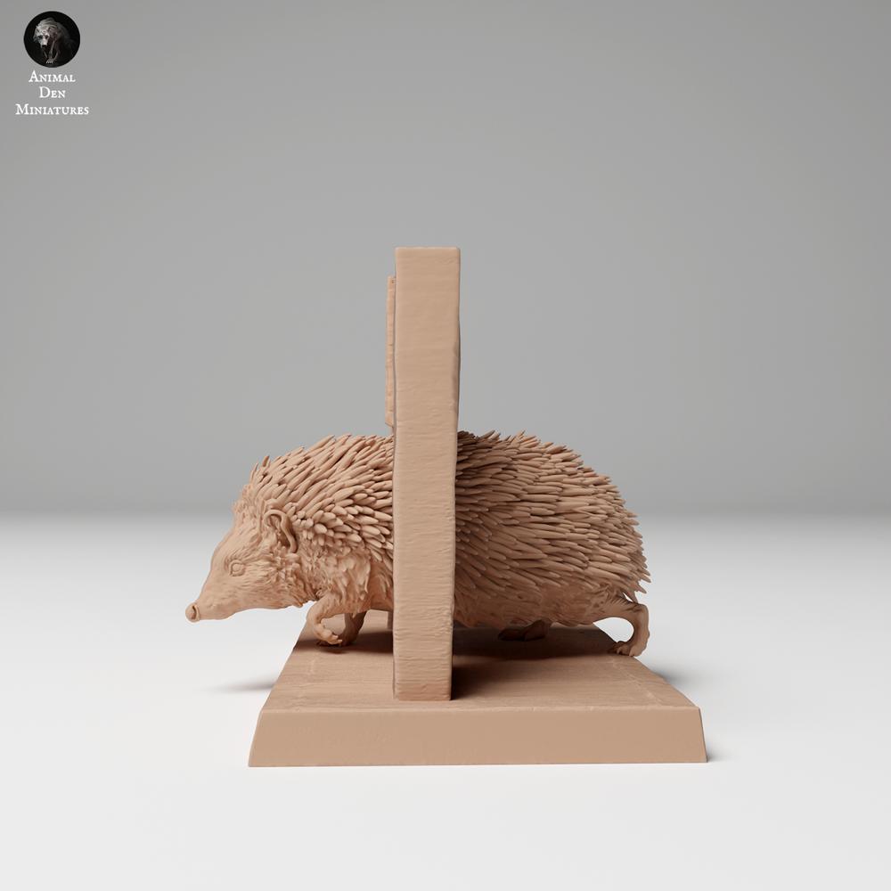 Produktfoto 0: Wildtier Tierfigur: Europäischer Igel - überquert einen Zaun (24_11_06)
