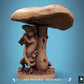 Produktfoto Tabletop 28mm Lord of the Print (LotP) 1: Tabletop Miniatur: Mäusemensch Walddruide Pilzschamane mit Stab, Waldwächter Ranger am Pilzstamm - Fantasy Wargaming, Skirmish, Dungeon, Diorama-Basis (25_07_Q23)