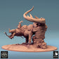 Produktfoto Tabletop 28mm Lord of the Print (LotP) 0: Tabletop Miniatur: Bestienreiter auf Echsenbestie - Barbaren-Champion mit Hellebarde, dämonisches Reittier, Bossmonster, szenische Base (24_08_C1)