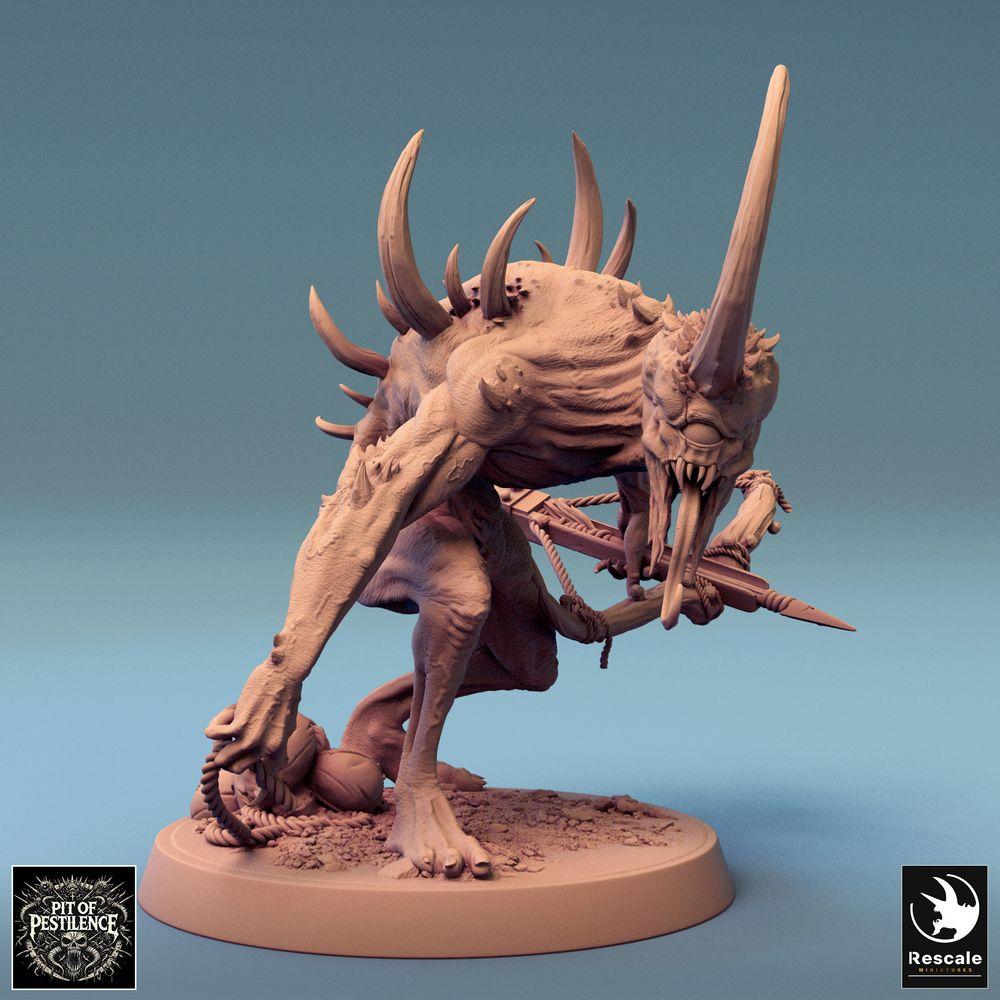 Produktfoto Tabletop 28mm Lord of the Print (LotP) 0: Tabletop Miniatur: Dämonische Bestie - lauerndes Hornmonster mit Speer und Trophäe, Stacheldämon, Warbeast, Dungeon-Boss (24_08_F12)
