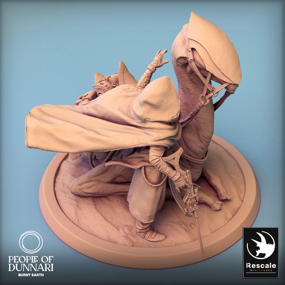 Produktfoto Tabletop 28mm Lord of the Print (LotP) 0: Sci‑Fi Figur: Wüsten‑Nomade und Bestienbändiger mit Sandläufer‑Reittier (Sandstepper), Scout/Späher mit Langgewehr (24_03_J2)