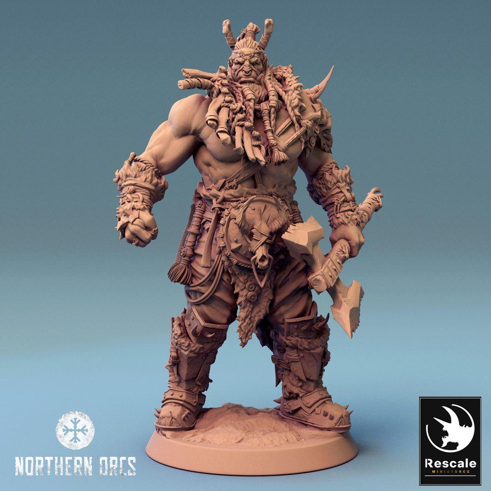 Produktfoto Tabletop 28mm Lord of the Print (LotP) 0: Fantasy Figur: Ork Warlord / Kriegshäuptling Azhrog, Barbar-Champion mit gezackter Zweihand-Axt (24_04_E3)