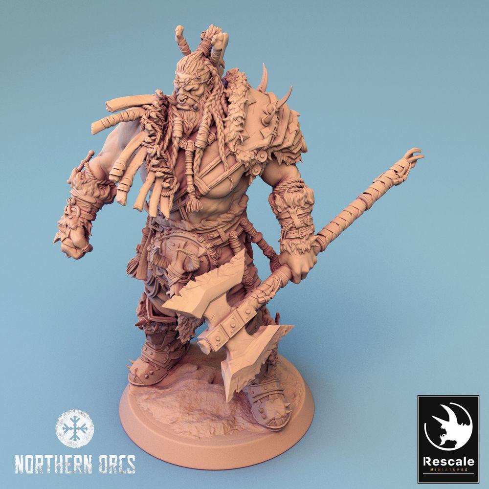 Produktfoto Tabletop 28mm Lord of the Print (LotP) 0: Fantasy Figur: Ork Warlord / Kriegshäuptling Azhrog, Barbar-Champion mit gezackter Zweihand-Axt (24_04_E3)
