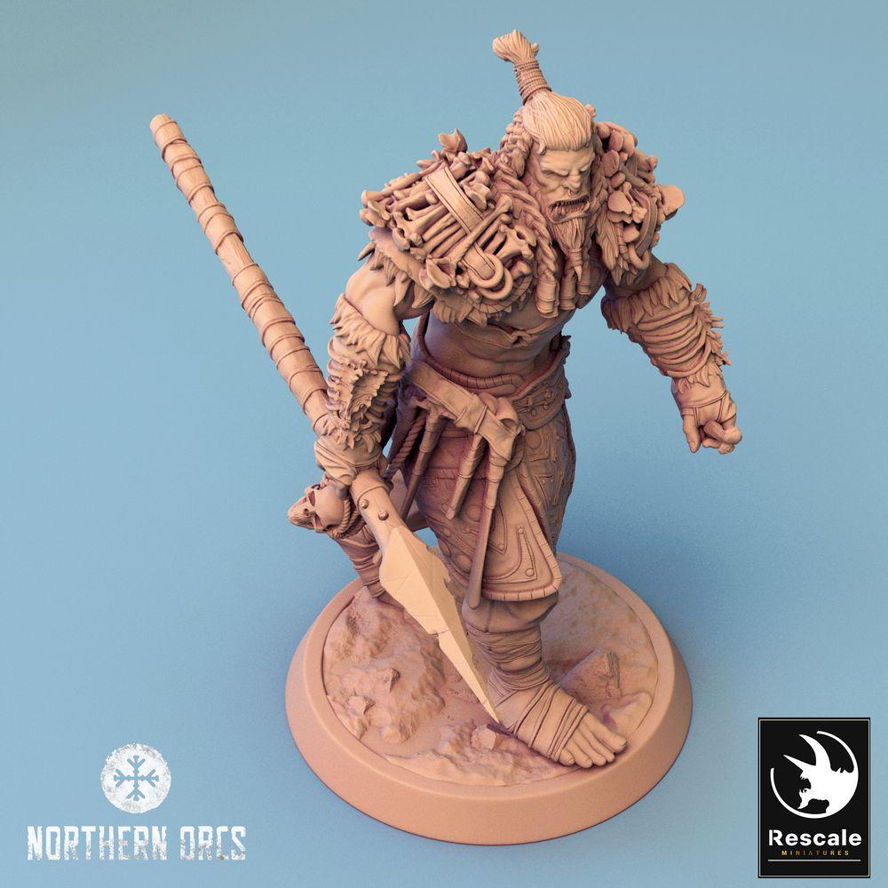 Produktfoto Tabletop 28mm Lord of the Print (LotP) 0: Tabletop Miniatur: Ork/Orc Krieger/Boss, Barbar und Berserker mit Dolch, im Sturmangriff (24_04_G3)