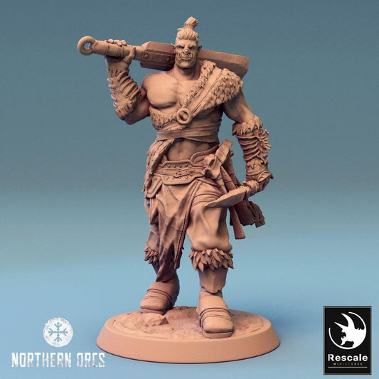 Produktfoto Tabletop 28mm Lord of the Print (LotP) 0: Tabletop Miniatur: Ork Krieger mit Handkanone und Axt, barbarischer Kanonier, Warband Champion, Orc Warrior (24_04_J3)