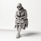 Diorama Modellbau Produktfoto 0: Sitzende Figur: Frau sitzend auf Bankkante mit Handtasche, 1920er-1930er, Wartesaal, Bahnh (sc08)