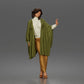 Diorama Modellbau Produktfoto 0: Stehende Figur: Frau mit erhobener Hand, fließendem Cape & Plateauschuhen (a174)