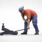 Produktfoto Diorama und Modellbau Miniatur Figur: Mechaniker Wagenheber